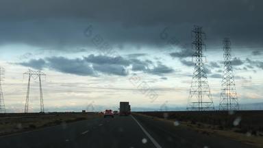 开车汽车路旅行加州美国视图车搭便车旅行曼联州高速公路山<strong>多</strong>云的戏剧性的天空雨风暴美国风景优美的次要的<strong>领域</strong>乘客观点